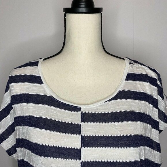 Vince Camuto Sz Medium Semi-Sheer Navy Striped Boxy Top - Picture 2 of 4